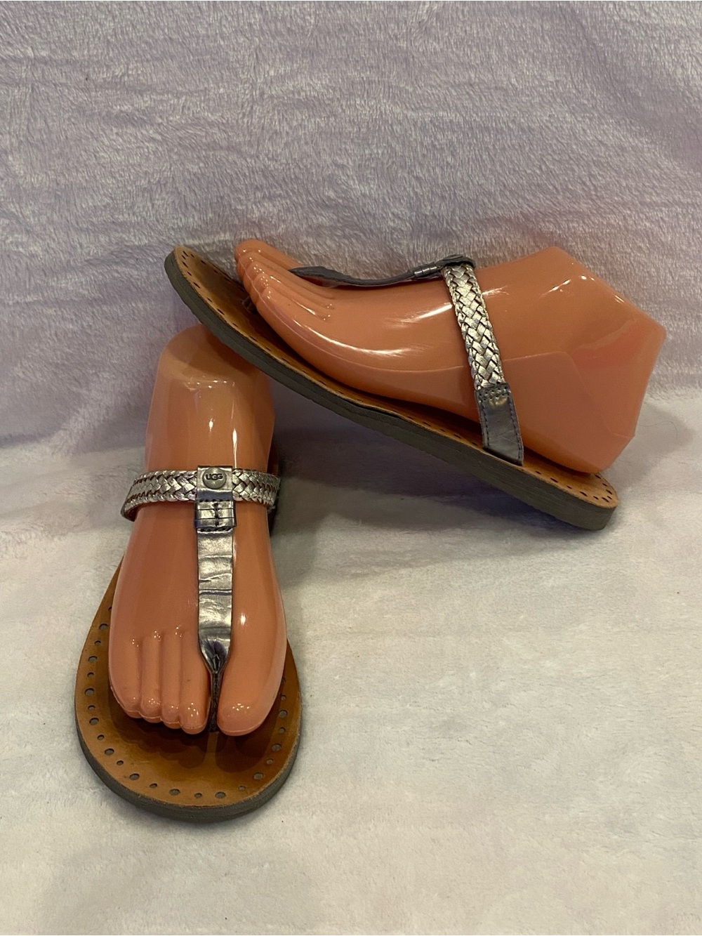 UGG Bria Leather Braided Straps Silver Leather Thong Flat Sandals Size 7 VGC
